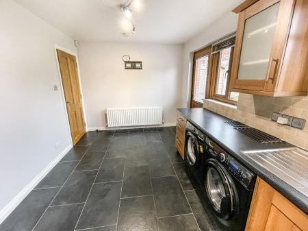 3 bedroom Semi-detached house to let in Glenwood Court, Lisburn, BT28