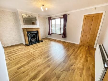 3 bedroom Semi-detached house to let in Glenwood Court, Lisburn, BT28