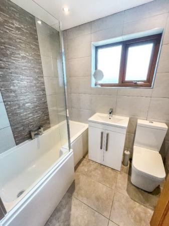 3 bedroom Semi-detached house to let in Glenwood Court, Lisburn, BT28