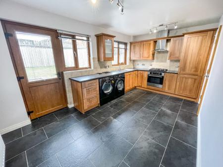 3 bedroom Semi-detached house to let in Glenwood Court, Lisburn, BT28
