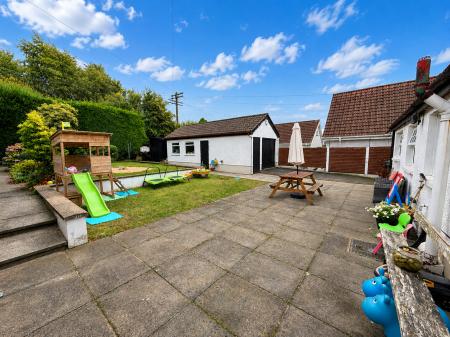 3 bedroom Bungalow for sale in Woodland Gardens, Lambeg, BT27