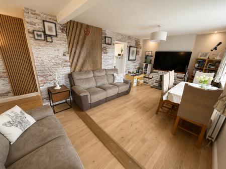 3 bedroom Bungalow for sale in Woodland Gardens, Lambeg, BT27