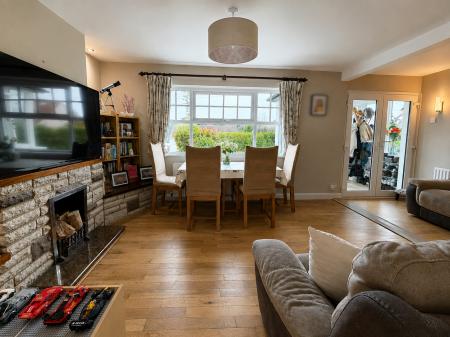 3 bedroom Bungalow for sale in Woodland Gardens, Lambeg, BT27