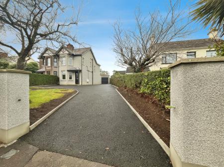 Hillsborough Road, Lisburn, BT28