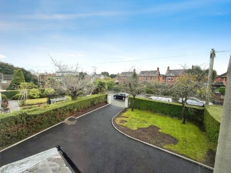 3 bedroom Semi-detached house to let in Hillsborough Road, Lisburn, BT28