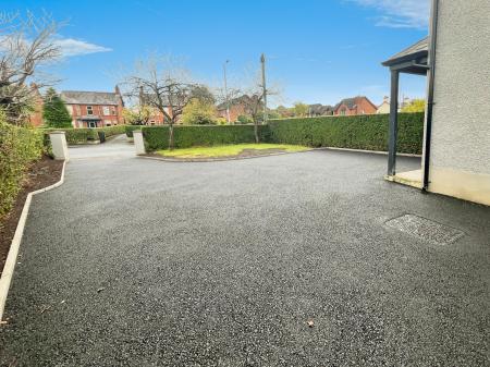 3 bedroom Semi-detached house to let in Hillsborough Road, Lisburn, BT28