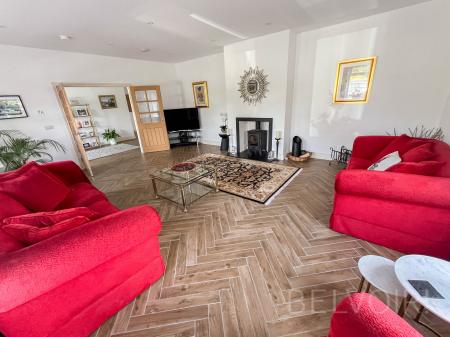 3 bedroom Bungalow to let in Bresagh Road, Lisburn, BT27