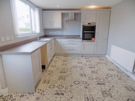 4 bedroom Terraced House to let in Glenwood Park, Dunmurry, BT17