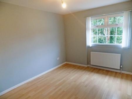 4 bedroom Terraced House to let in Glenwood Park, Dunmurry, BT17
