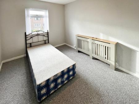 2 bedroom Apartment to let in Lawnmount Crescent, Lisburn, BT27