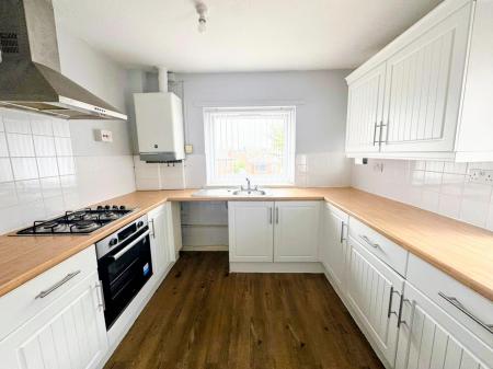 2 bedroom Flat to let in Hughes Avenue, Whiston, L35