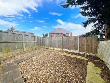 2 bedroom Flat to let in Hughes Avenue, Whiston, L35