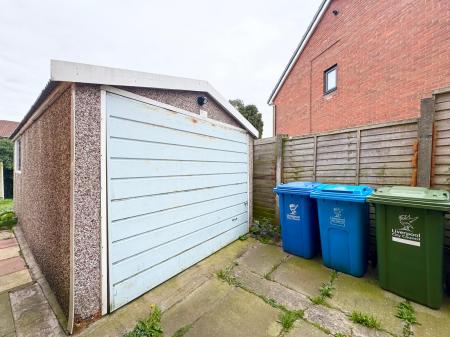 3 bedroom Semi-detached house to let in Primula Drive, Walton, L9