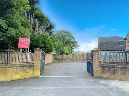 2 bedroom Apartment for sale in Ritherup Lane, Rainhill, Rainhill, L35