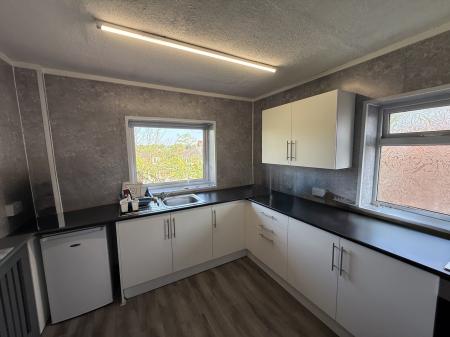 2 bedroom Flat to let in Hughes Avenue, Whiston, L35