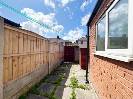 3 bedroom Terraced House to let in Brook Street, Whiston, L35