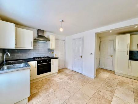 4 bedroom Detached house to let in Lawler Grove, Prescot, L34