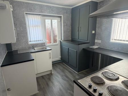 2 bedroom Flat to let in Hughes Avenue, Prescot, L35