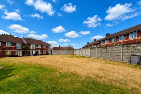 2 bedroom Flat to let in Dinas Court, Harrington Road, Huyton, L36