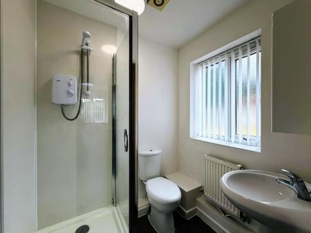 2 bedroom Flat to let in Dinas Court, Harrington Road, Huyton, L36
