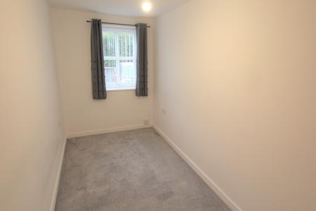 2 bedroom Flat to let in Wallace Court, Wallace Drive, Huyton, L36