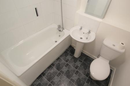 2 bedroom Flat to let in Wallace Court, Wallace Drive, Huyton, L36