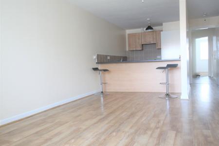 2 bedroom Flat to let in Wallace Court, Wallace Drive, Huyton, L36