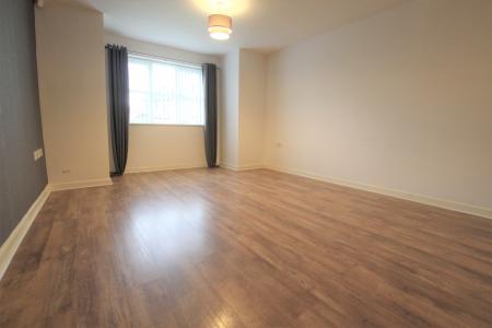 2 bedroom Flat to let in Wallace Court, Wallace Drive, Huyton, L36