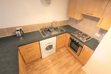 2 bedroom Flat to let in Wallace Court, Wallace Drive, Huyton, L36