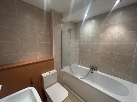 2 bedroom Flat to let in Mckennas View, Hill Street, Prescot, L34