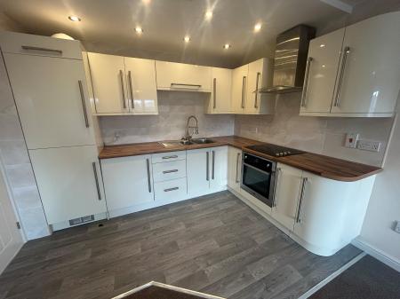 2 bedroom Flat to let in Mckennas View, Hill Street, Prescot, L34