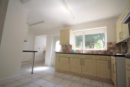 3 bedroom Terraced House to let in Summer Seat, Liverpool, L3