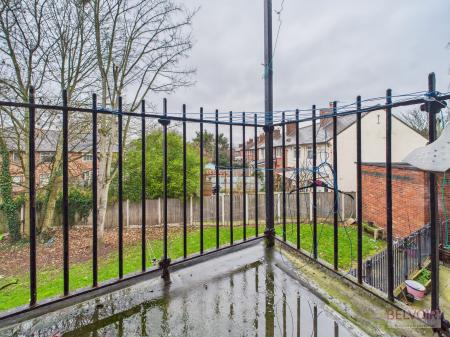 3 bedroom Flat to let in Muirhead Avenue, Clubmoor, Liverpool, L13