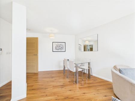 2 bedroom Flat to let in Mann Island, 15, Liverpool, L3
