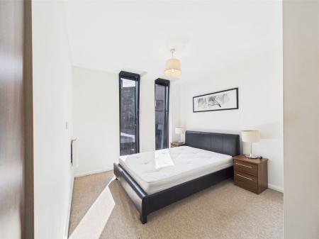 2 bedroom Flat to let in Mann Island, 15, Liverpool, L3