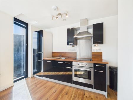 2 bedroom Flat to let in Mann Island, 15, Liverpool, L3