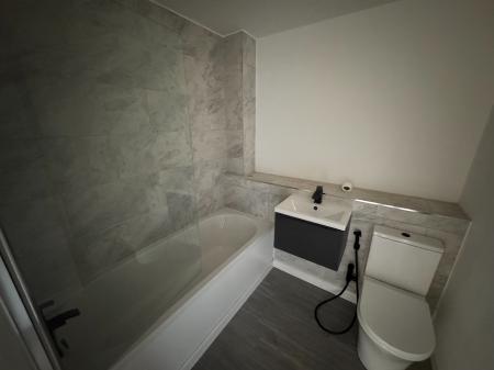 2 bedroom Flat to let in Minster Court, Liverpool, L7