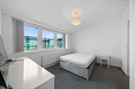 3 bedroom Flat to let in Block 2, Royal Quay, Liverpool, L3 4ET