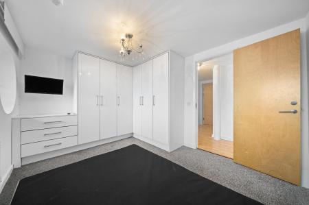 3 bedroom Flat to let in Block 2, Royal Quay, Liverpool, L3 4ET