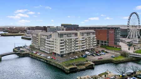 3 bedroom Flat to let in Block 2, Royal Quay, Liverpool, L3 4ET