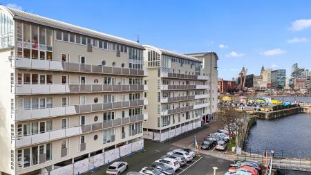 3 bedroom Flat to let in Block 2, Royal Quay, Liverpool, L3 4ET