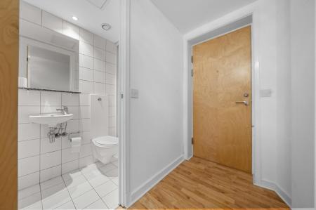 3 bedroom Flat to let in Block 2, Royal Quay, Liverpool, L3 4ET