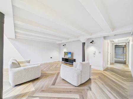 2 bedroom Flat to let in Tobacco Warehouse, Liverpool, L3