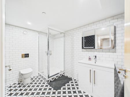 2 bedroom Flat to let in Tobacco Warehouse, Liverpool, L3