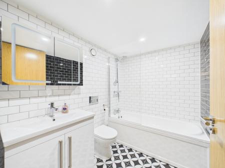 2 bedroom Flat to let in Tobacco Warehouse, Liverpool, L3