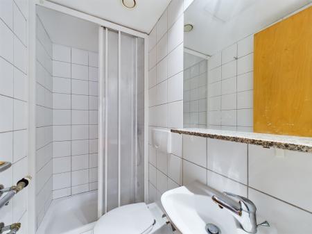 2 bedroom Flat to let in Royal Quay, Liverpool, L3