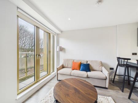 1 bedroom Flat to let in Central Park, Brassey Street, Liverpool L8