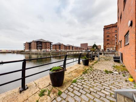 1 bedroom Flat to let in 10 William Jessop Way, City Centre, Liverpool, L3