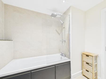 2 bedroom Flat to let in West Africa House, Liverpool, L1