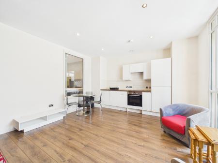 2 bedroom Flat to let in West Africa House, Liverpool, L1